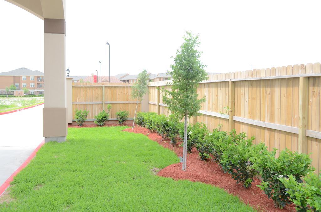 Palace Inn Sam Houston Race Park المظهر الخارجي الصورة